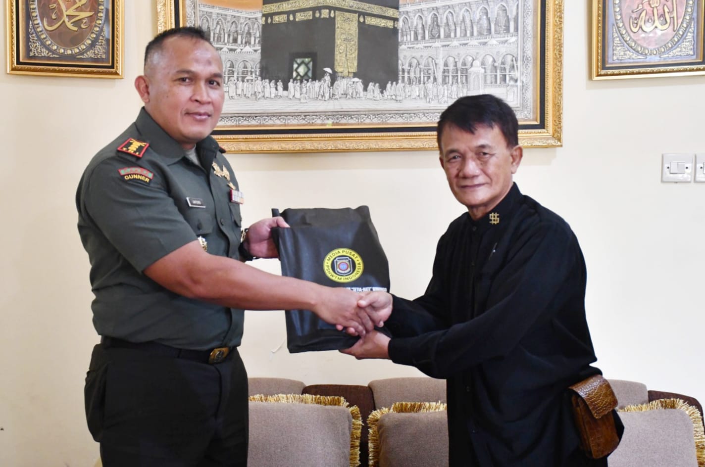 Read more about the article Rangkul Pesilat, Danrem 081/DSJ Kunjungi Dua Perguruan di Madiun