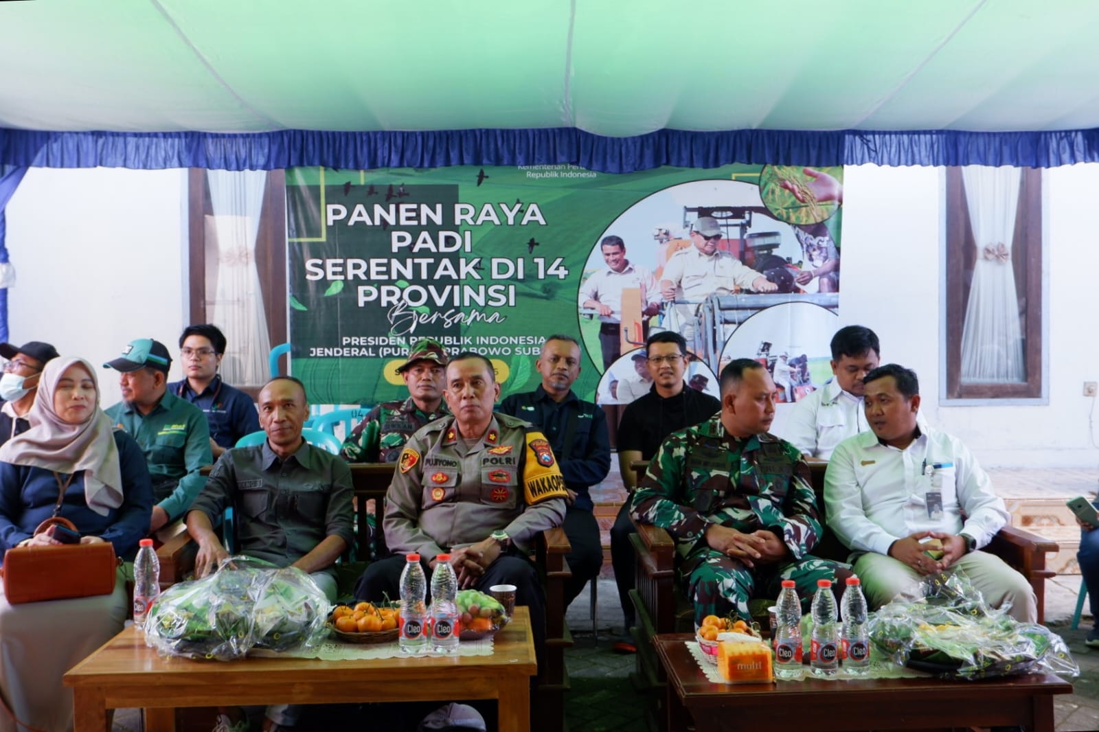 Read more about the article Panen Raya Serentak, TNI dan Petani Pacitan Jaga Ketahanan Pangan Nasional