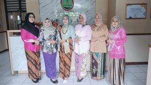 Read more about the article Semarak Hari Kartini, DPPKB Muba Tampilkan Semangat Emansipasi Lewat Balutan Kebaya