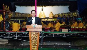 Read more about the article Tampil di HUT Ke-51 Dusun Blora, Bupati Egi Respons Keluhan Warga Soal Jalan Rusak: 2026 Dibangun!