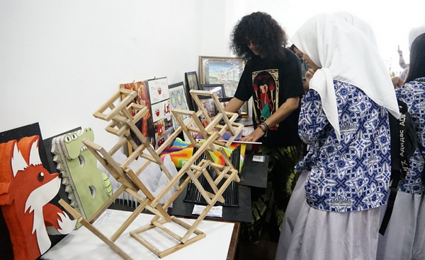 You are currently viewing Sama-Sama Desain, Tapi Kok Beda? Intip Perbedaan DKV dan Desain Interior di Darmajaya