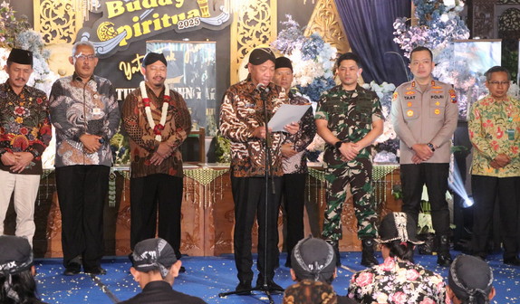 You are currently viewing Bersama Forkopimda Tulungagung, Dandim Ikuti Prosesi Pembukaan FBS 2025