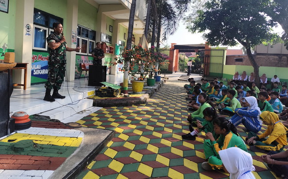 You are currently viewing Danposramil Manguharjo Isi MPLS dengan Materi Wawasan Kebangsaan dan PBB