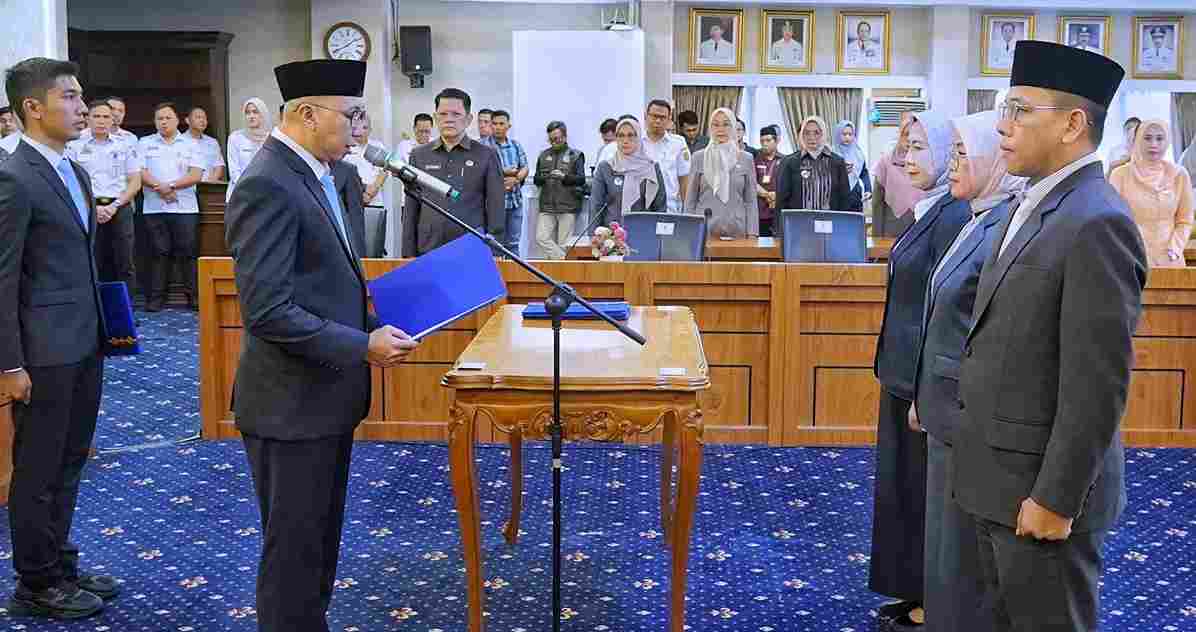 Read more about the article Pelantikan Pejabat Pimpinan Tinggi Pratama, Gubernur Mirza Dorong ASN Jadi Motor Perubahan