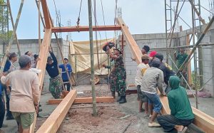 Read more about the article Kokoh di Antara Doa, Satgas TMMD Dirikan Soko Guru Mushola Al Hamid