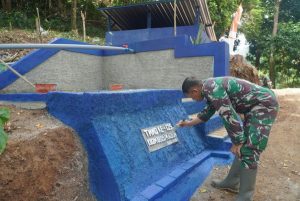 Read more about the article Tandon Biru di Puncak Bukit, Karya Satgas TMMD yang Menyimpan Harapan Warga
