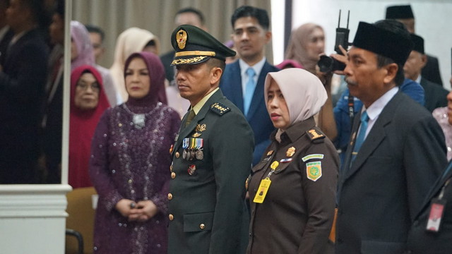 You are currently viewing Kasrem 043/Gatam Hadiri Pelantikan Bupati dan Wakil Bupati Pesawaran