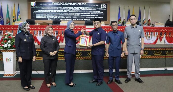Read more about the article Ketua DPRD Lampung Pimpin Paripurna Bahas PROPEMPERDA 2025
