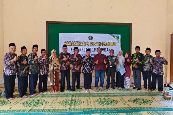 You are currently viewing Pisah-Sambut Kepala KUA Munjungan Jadi Momentum TNI dan Pemda Perkuat Kebersamaan