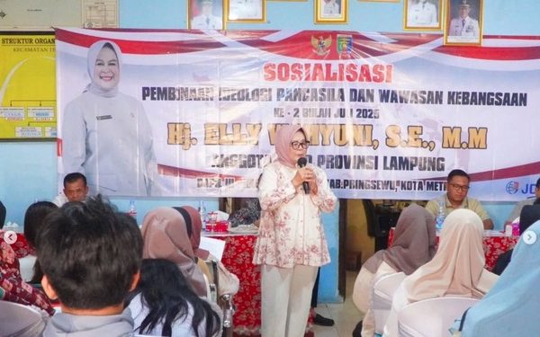 Read more about the article Anggota DPRD Lampung Elly Wahyuni Gelar Sosialisasi PIP di Desa Batumenyan
