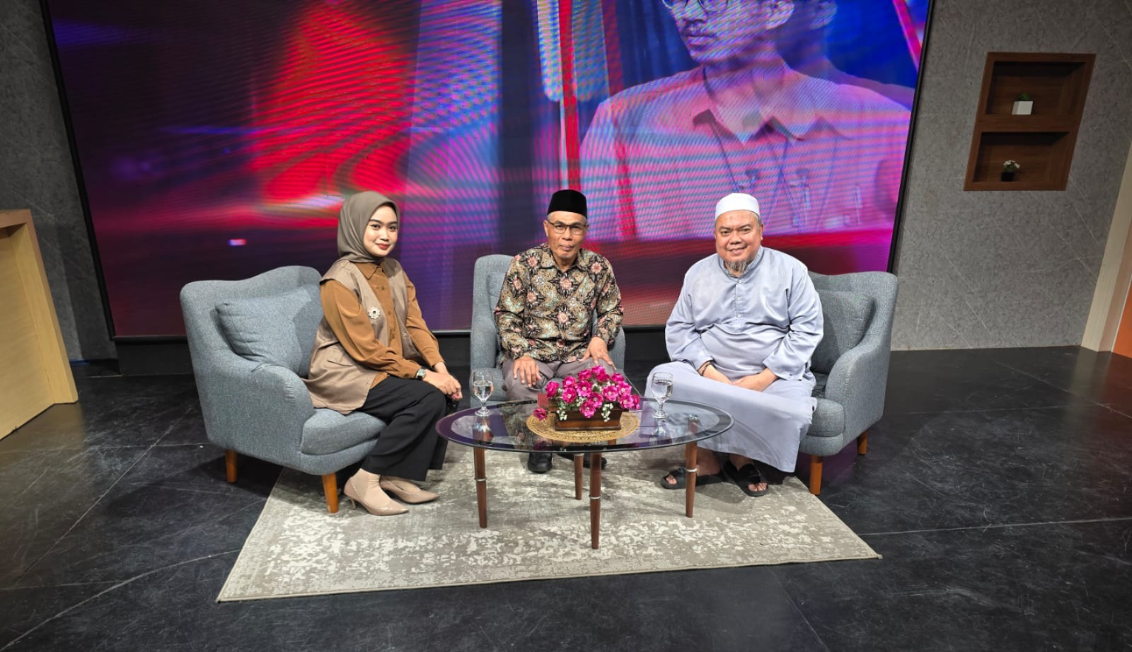 Read more about the article Tabligh Akbar 1 Juta Umat Muslim di Lampung: Doa dari 80 Negara untuk Kedamaian Indonesia