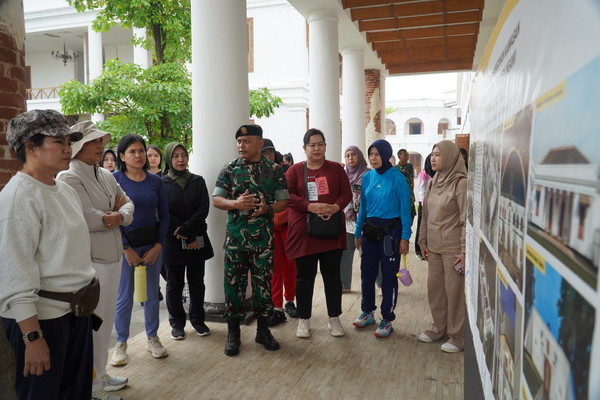 Read more about the article Ketua Umum Persit Ny. Uli Simanjuntak Kunjungi Benteng Van Den Bosch di Ngawi