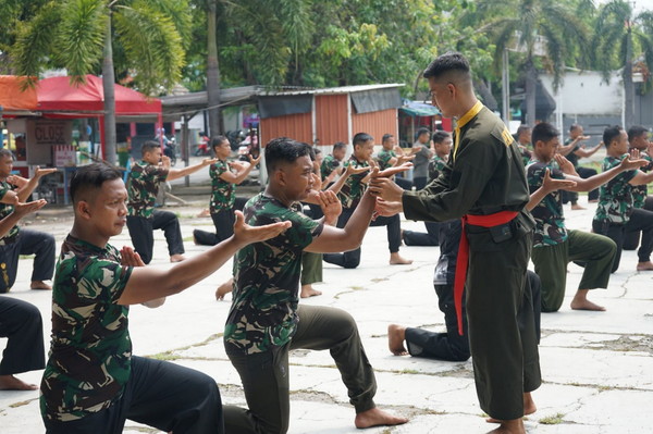 You are currently viewing Korem 081/DSJ Tempa Kader Pelatih Pencak Silat Militer di Satuan Jajarannya