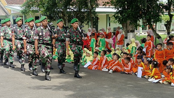 Read more about the article Kodim 0806/Trenggalek Hadir di Tengah Keceriaan Outing Class PAUD Gugus 4 Gandusari
