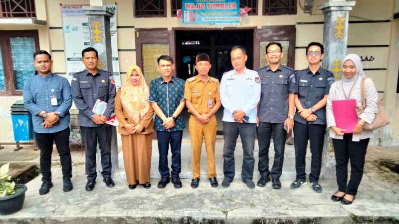 Read more about the article Ketua KPU Way Kanan bersama Kadiv Rendatin Lakukan CokTas Sebagai Upaya Pemutakhiran Data Pemilih