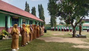 Read more about the article SDN 01 Tegal Mukti, Laksanakan Upacara Bendera