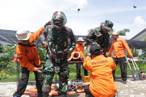 Read more about the article Kodim Ponorogo Gelar Latihan Penanggulangan Bencana Alam