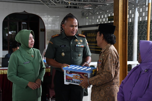 Read more about the article Peringati HUT ke-62, Korem 081/DSJ Gelar Baksos untuk Masyarakat Madiun