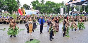 Read more about the article 6.573 Peserta Guncang Kalianda! Pawai Budaya Terbesar Sepanjang Sejarah Warnai HUT ke-69 Lampung Selatan