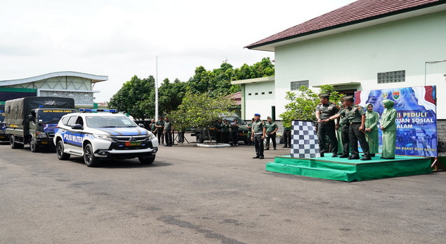 Read more about the article Danrem 043/Gatam Lepas Bantuan  untuk Bencana Sumatra