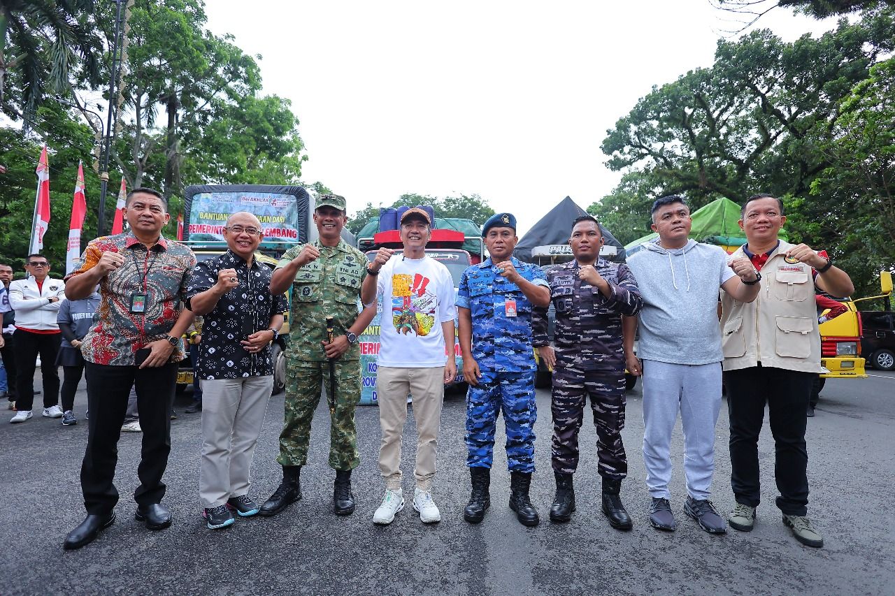 Read more about the article Wali Kota Palembang Lepas Bantuan Logistik untuk Korban Bencana di Sumatera