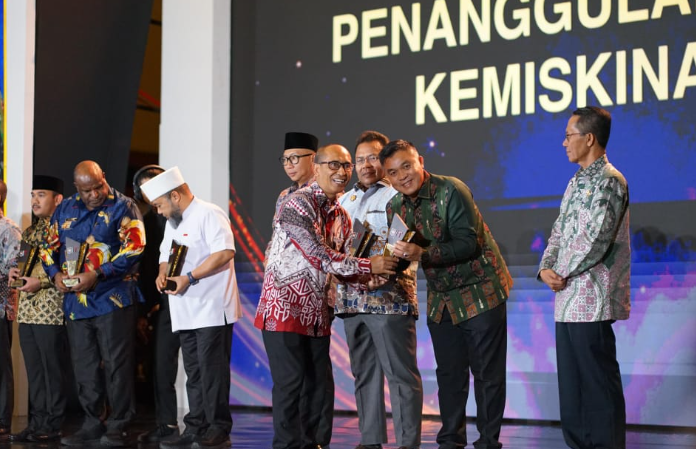 Read more about the article Tekan Kemiskinan 0,73 Persen, Pemkot Palembang Diganjar Penghargaan Kemendagri