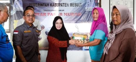 You are currently viewing Bupati Mesuji Pantau Gebyar Pasar Murah di Kecamatan Simpang Pematang