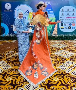 Read more about the article Karya Anak Daerah Mendunia, Batik Bojonegoro Bersinar Lewat Tangan Arva