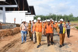 Read more about the article Bupati Tubaba Tinjau Proyek Gedung Kantor Bersama, Progres Capai 95,31 Persen