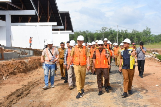You are currently viewing Bupati Tubaba Tinjau Proyek Gedung Kantor Bersama, Progres Capai 95,31 Persen
