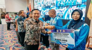 Read more about the article Pemprov Lampung Beri Penghargaan dan Santunan kepada ASN Berprestasi di PORNAS XVII KORPRI 2025