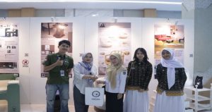Read more about the article Pameran “HURUNG” Pembuktian Mahasiswa Desain Interior IIB Darmajaya