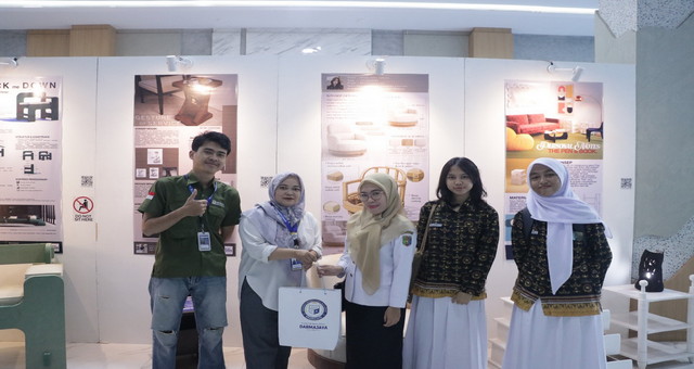 You are currently viewing Pameran “HURUNG” Pembuktian Mahasiswa Desain Interior IIB Darmajaya