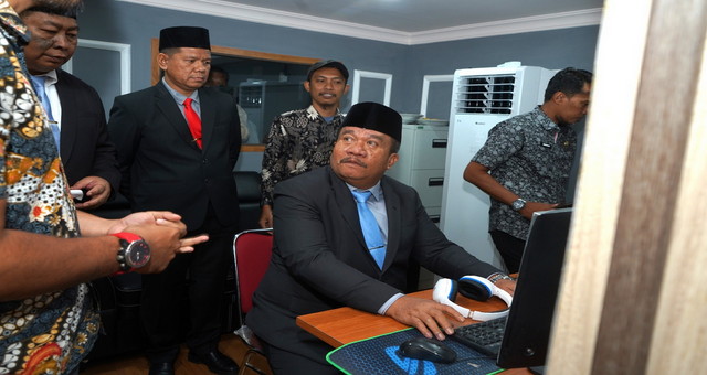 You are currently viewing Bupati Asahan Resmikan Studio Podcast “Asahan Bicara”