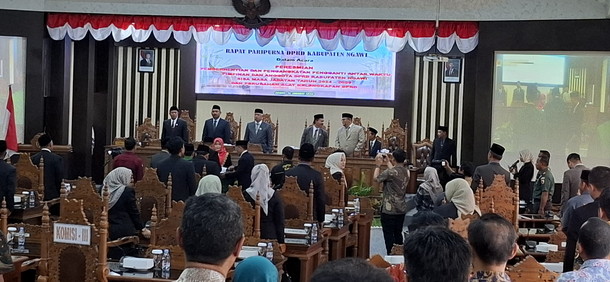 You are currently viewing DPRD Gelar Paripurna Pelantikan PAW Dua Anggota
