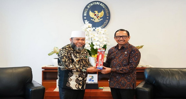 Read more about the article ‎Gubernur Helmi Hasan Temui Wamenkeu Juda Agung, Bahas Percepatan Infrastruktur