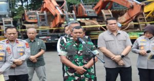 Read more about the article Kasdam Xxi/radin Inten Hadiri Press Release Terkait Tambang Emas Ilegal