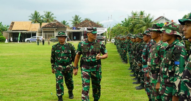 Read more about the article Pangdam XXI/Radin Inten Pimpin Upacara Penutupan TMMD Ke-127