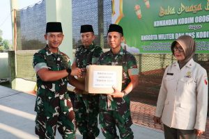 Read more about the article Ramadan Penuh Kebersamaan, Dandim 0806/Trenggalek Buka Puasa Bersama Anggota