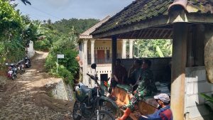 Read more about the article Komsos Rutin, Sarana Babinsa Kodim Ponorogo Jaga Kedekatan dengan Warga