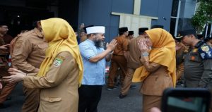 Read more about the article ‎Gubernur Helmi Hasan Gelar Halalbihalal dan Luncurkan Diskon 50 Persen Pajak Kendaraan