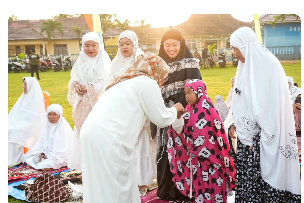 Read more about the article Halal Bihalal Bupati Ela Pilih Berbagi Santunan