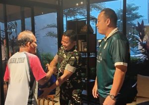 Read more about the article Tebar Kepedulian di Bulan Ramadan, Kodim 0803/Madiun dan The Eleva Residence Berbagi Takjil