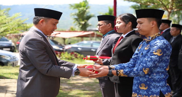 You are currently viewing Bupati Parosil Mabsus Tekankan Pelayanan Maksimal