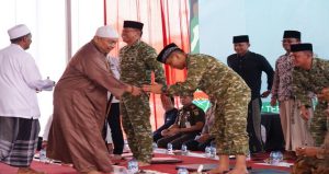 Read more about the article Danrem 043Gatam Dampingi Pangdam XXI/RI Halal Bihalal Bersama Ulama dan Masyarakat