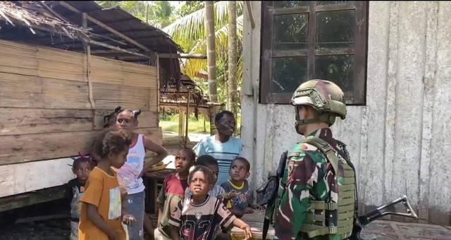 You are currently viewing Satgas Yonif 763/SBA Jalin Hubungan Harmonis dengan Masyarakat  Tambrauw