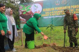 Read more about the article HUT ke-80 Persit Kartika Chandra Kirana, Aksi Tanam Pohon di Trenggalek Jadi Wujud Nyata Peduli Lingkungan