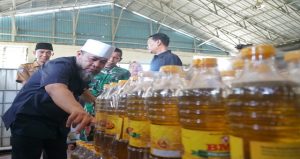 Read more about the article Gubernur  Helmi Tinjau Produksi Minyak Goreng Bumi Merah Putih ‎