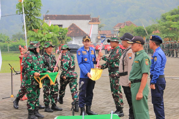 Read more about the article TMMD Ke-128 Kodim 0806/Trenggalek Resmi Dibuka, Wabup: Tingkatkan Akselerasi Pembangunan di Daerah