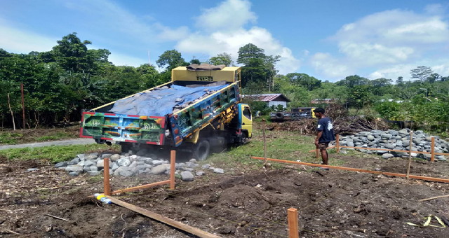 You are currently viewing TMMD KE-128 Kodim 1801/Manokwari Drop Material Ke Titik Sasara